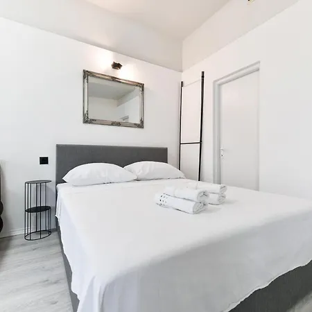 Lusy Lo Apartment