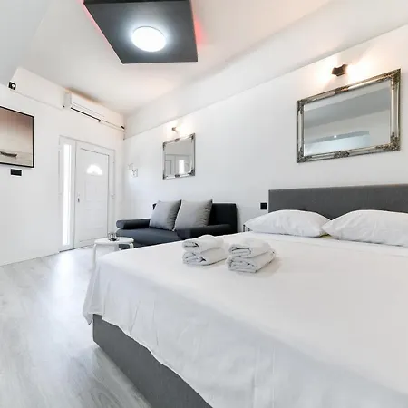 Lusy Lo Apartment