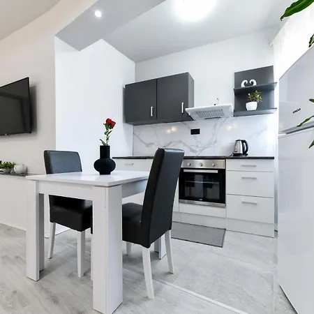 Apartament Lusy Lo *