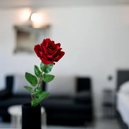 Lusy Lo Apartment *