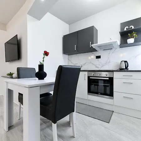 Lusy Lo Apartman Zára